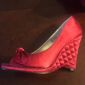 NEW Steve Madden Quilted Wedges
